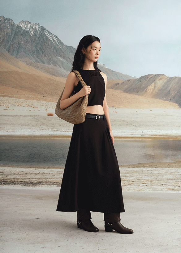 Amber viscose midi skirt in Black