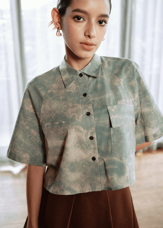 Jill cotton tie-dye cropped shirt in Sage